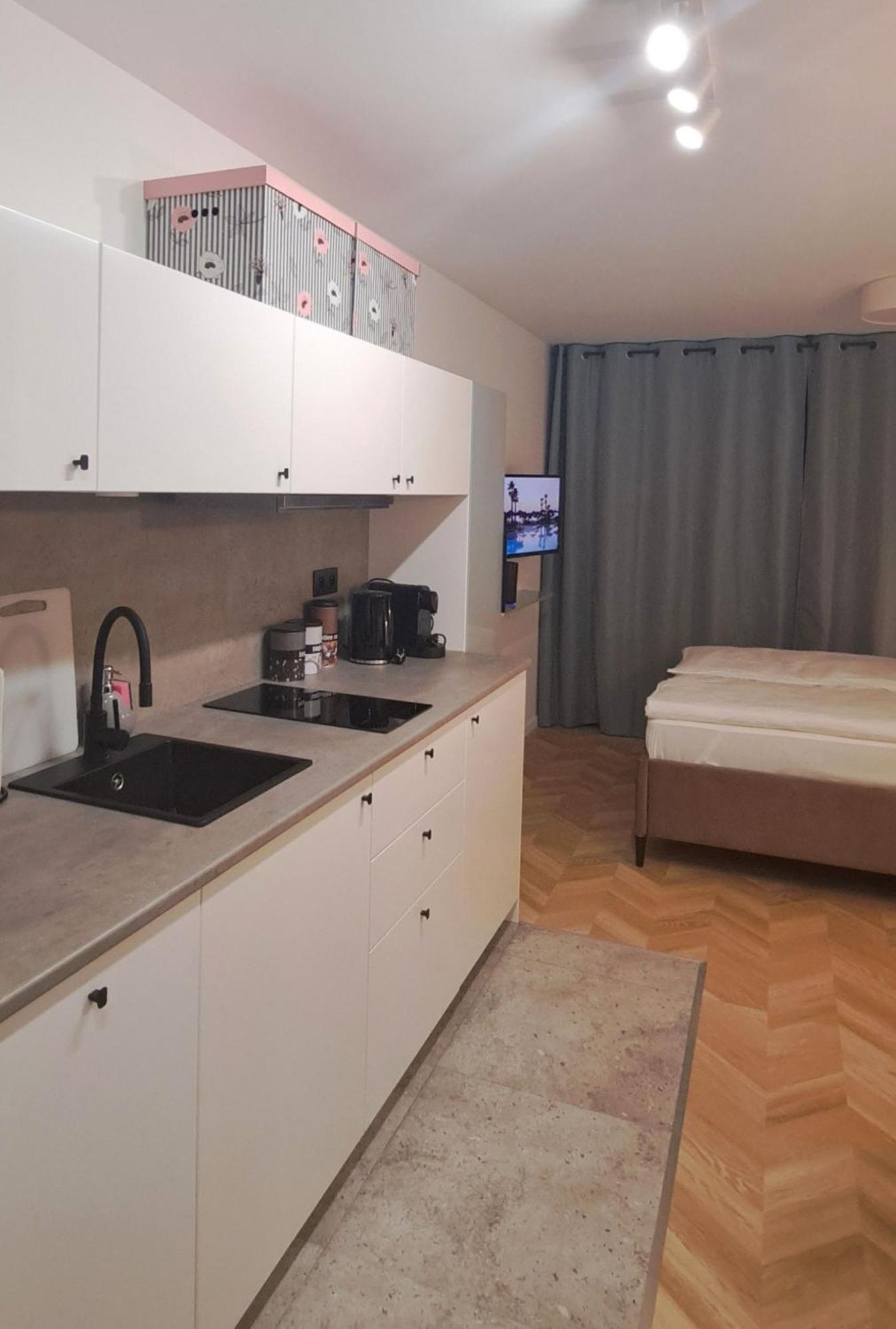 Falcon Apartment Center 4 Metro Swietokrzyska Warszawa Eksteriør billede