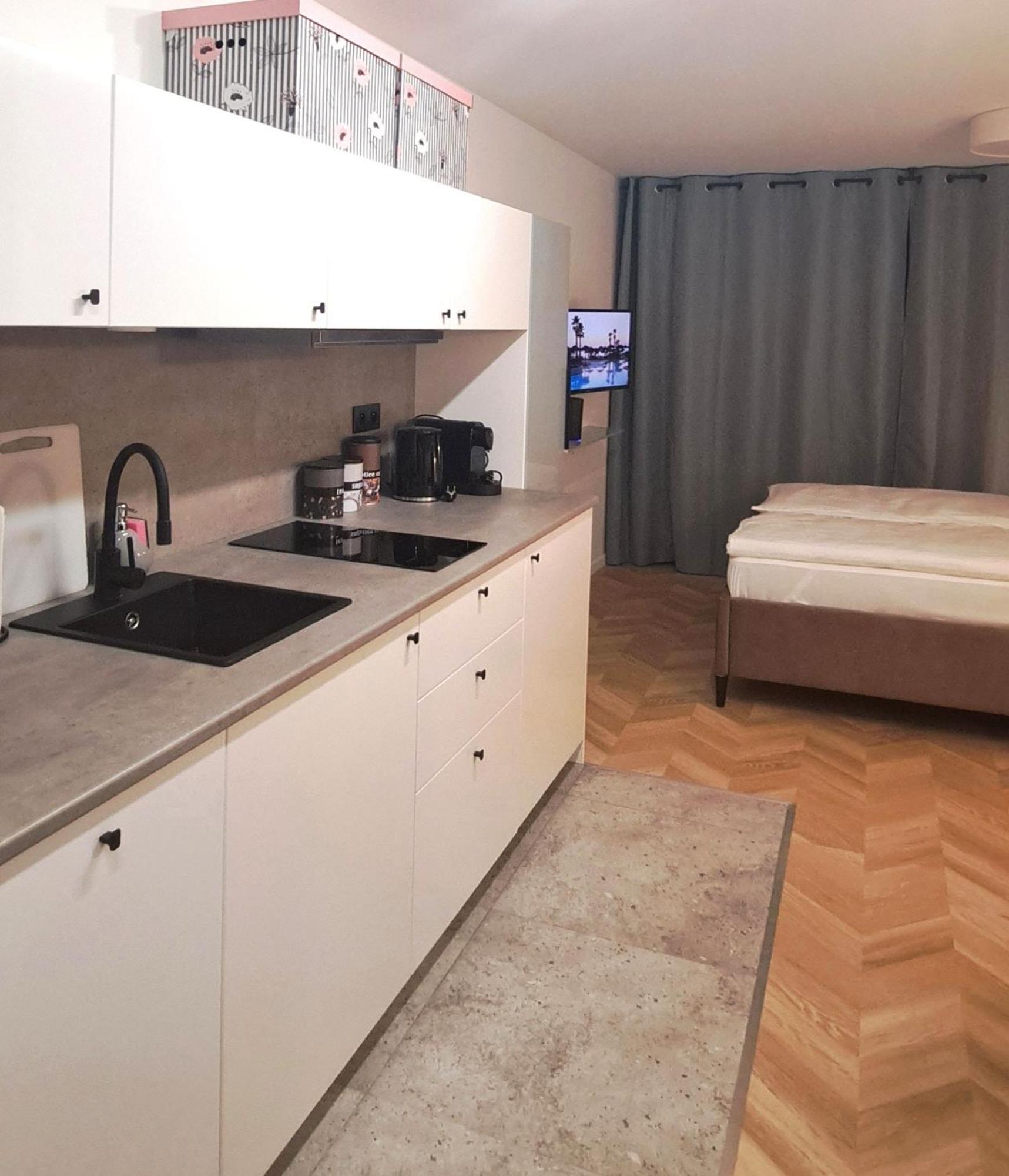 Falcon Apartment Center 4 Metro Swietokrzyska Warszawa Eksteriør billede